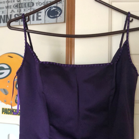 Bridesmaid dress size 12 with sash. Worn once. - Picture 2 of 5